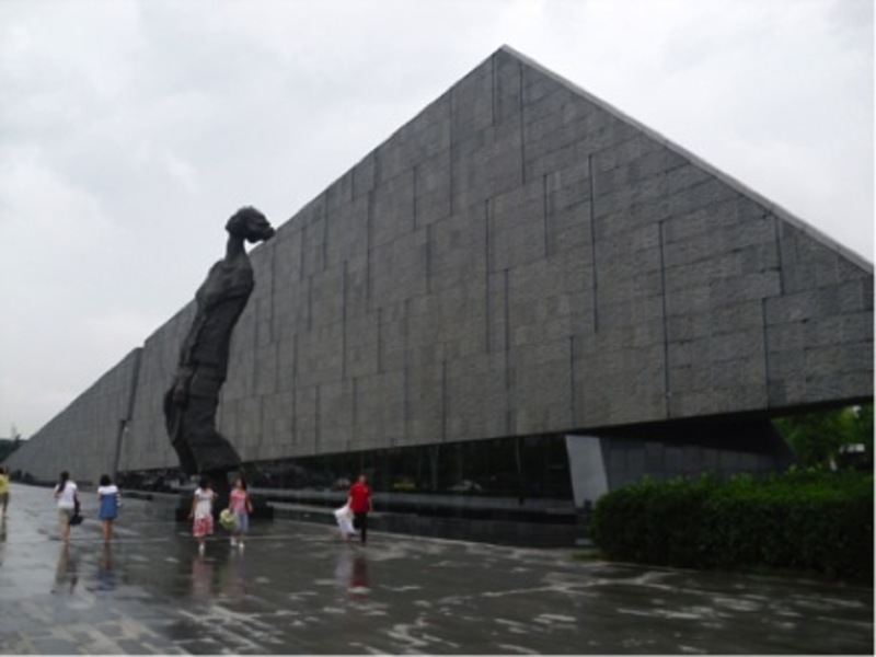 Sculpture walkway and the new exhibition hall at the renovated Nanjing Massacre Memorial Hall. Photo courtesy of Florian Schneider