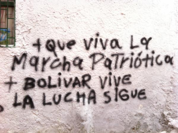 « Vive la marche patriotique. Bolivar est vivant. La lutte continue » 