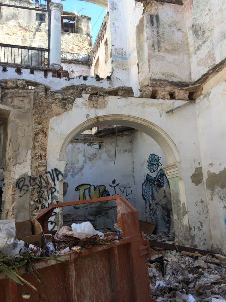 Tags dans une zone en ruine