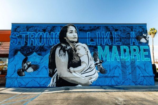 «  Forte comme une mère » (programme de bourses lancé par El Pollo Loco à Los Angeles)