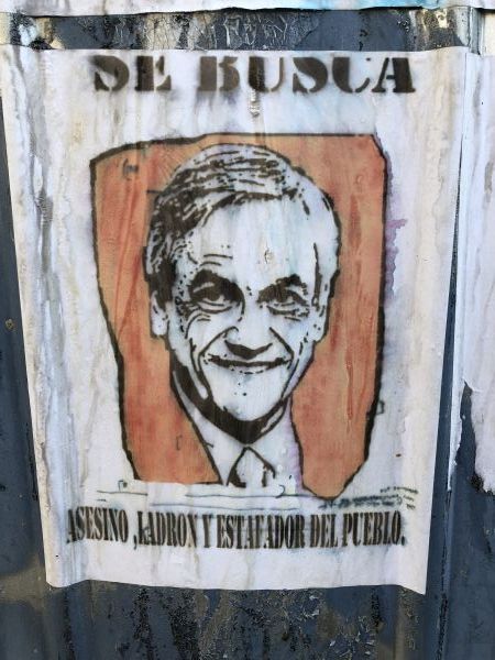 « Recherché : assassin, voleur et fraudeur contre le peuple » (président Piñera)