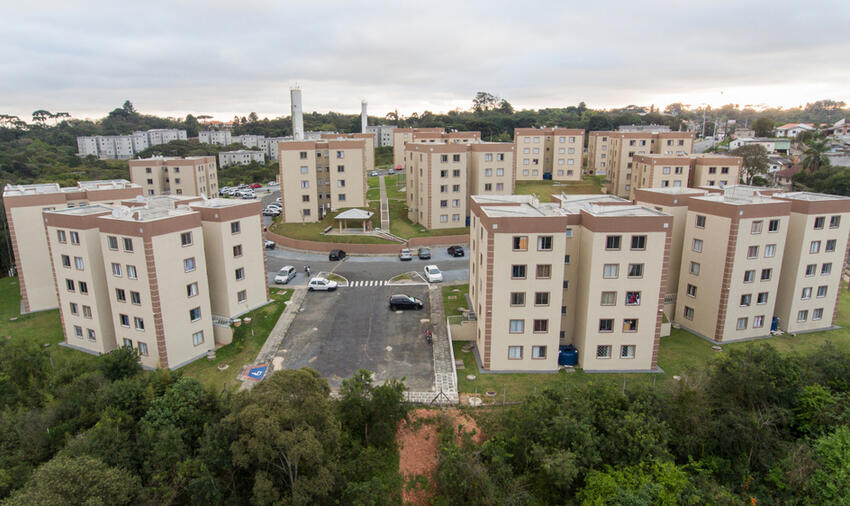 Image Bronis e Drones via Shutterstock. Condominiums for Brazilian middle class