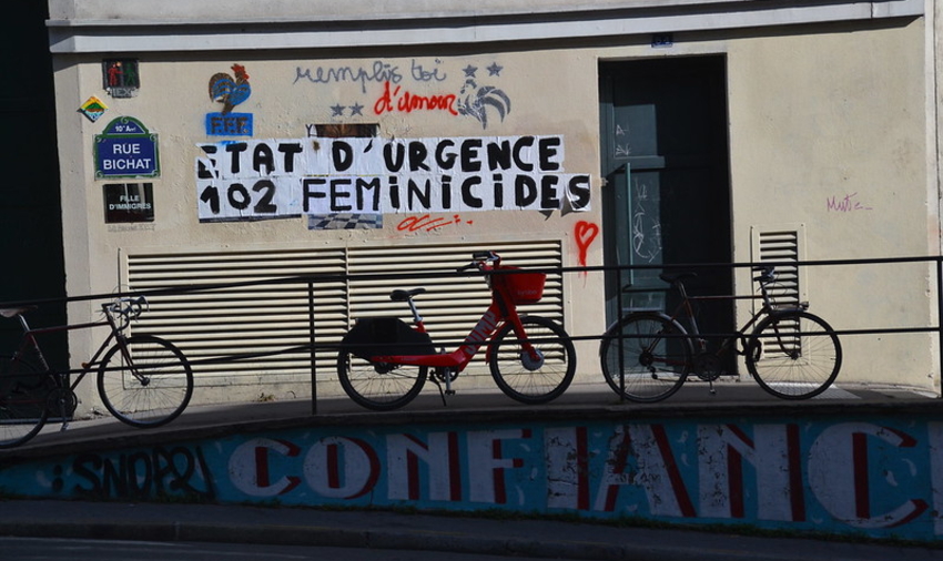 Collage contre les féminicides à Paris en 2019. Jeanne Menjoulet / Flickr