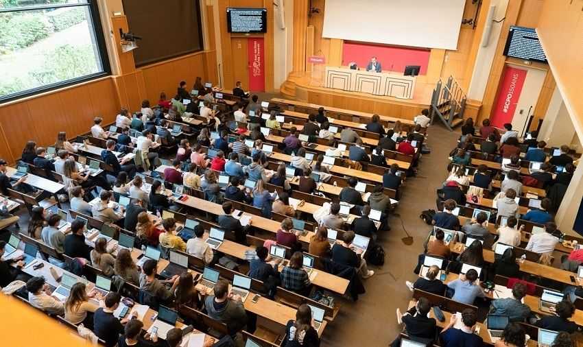 Cours dans l'amphithéâtre Boutmy (© Didier Pazery / Sciences Po)