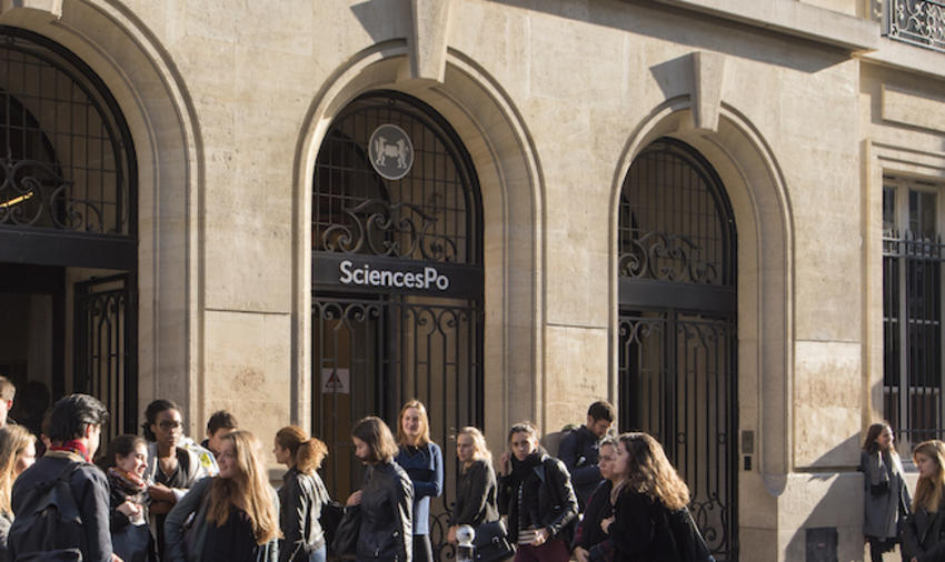 L'entrée de Sciences Po Paris, 27 rue Saint-Guillame.