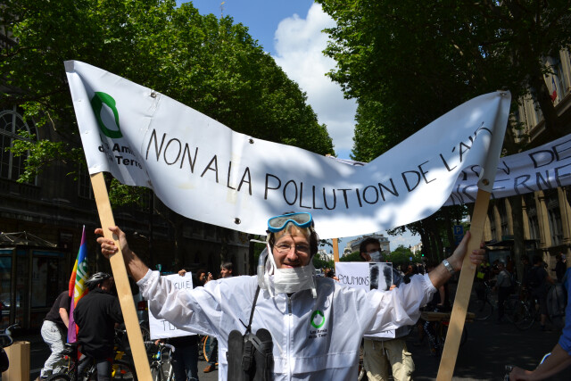 Action contre la pollution de l'air, Paris, juin 2013. © Amis de la Terre CC BY-NC-SA 2.0