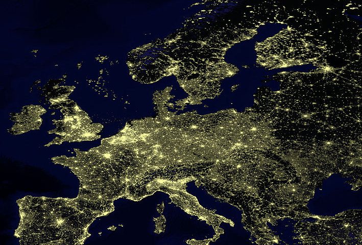 Light pollution in Europe, 2002.Crédits : NASA