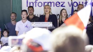 Rentrée politique 2015 pour Marine Le Pen à Brachet. Crédits : TV Patriotes. CC BY 2.0