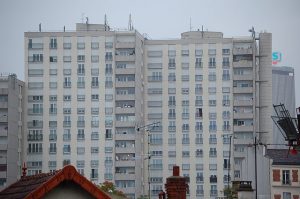 Logements sociaux à Saint-Denis, Seine-Saint-Denis (France), 2006. Crédits : Domaine public