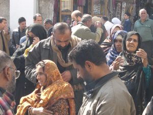 Pèlerins chiites devant la Grande mosquée de Damas, février 2008. Crédits Sibir