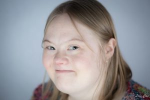 Laura - Séance de portrait pour la campagne 2018 de l'association "Tombée du Nid", pour la reconnaissance des personnes porteuses de trisomie 21. CC BY-NC-ND 2.0