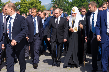 Kronstadt, Russie, 30 juillet 2017, Vladimir Poutine et le patriarche Kirill. Photo : Oleg Kuleshov pour Shutterstock.