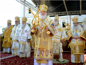 28 juillet 2013, Le patriarche Kirill et d’autres évêques à Kiev célébrant le baptême de la Rus. Photo : Marina Grigorivna pour Shutterstock.