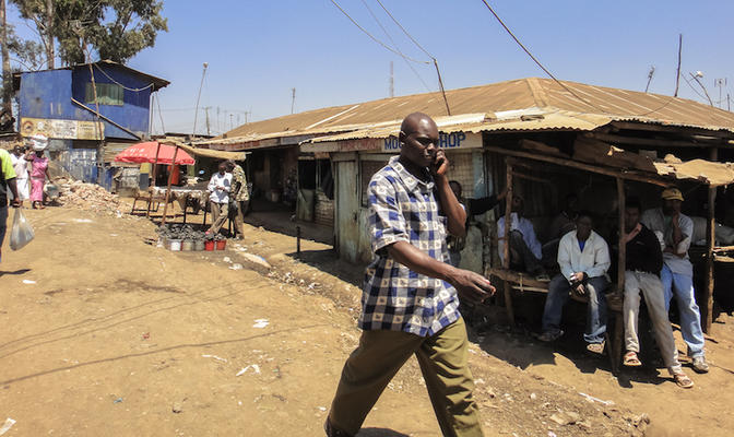 Le bidonville de Kibera au sud de Nairobi, 2016. Authentic travel / Shutterstock