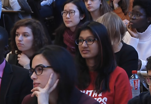 étudiants dans un amphithéâtre