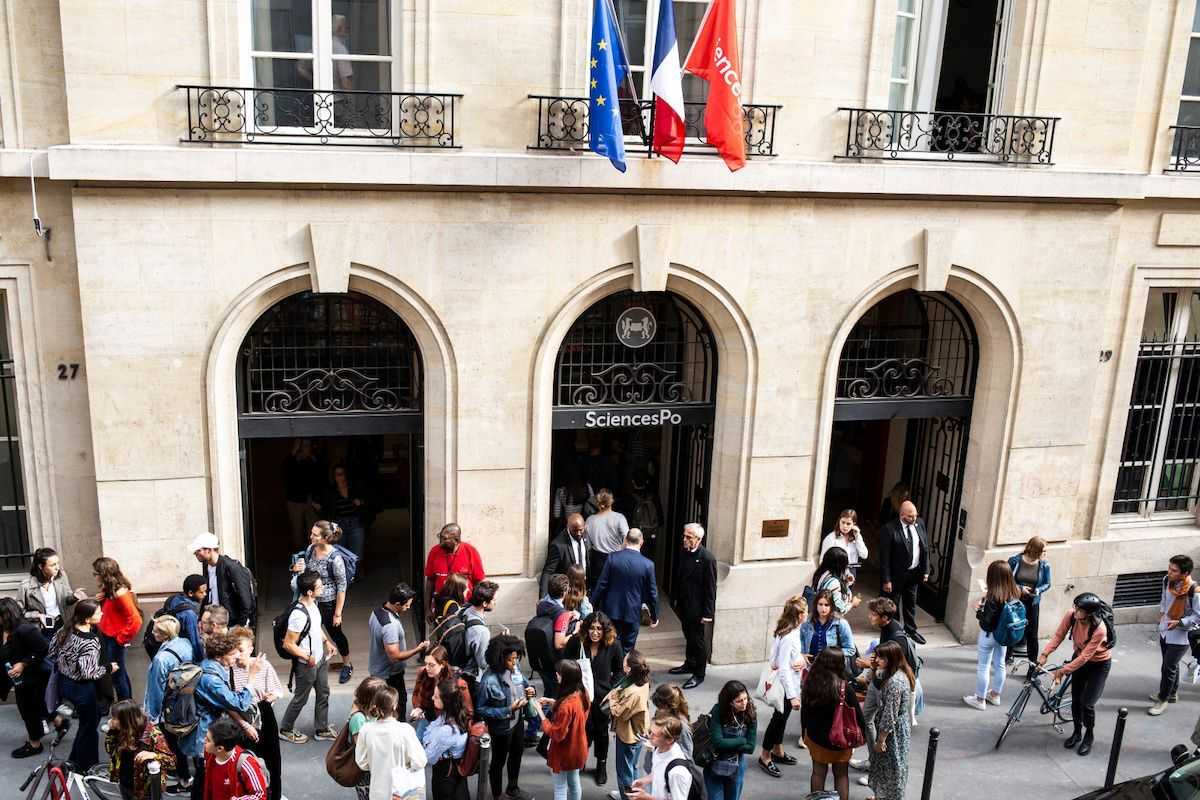 Façade du 27 rue Saint-Guillaume